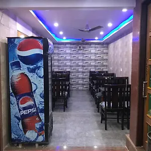 golden-lodge.hotels-varanasi.com/