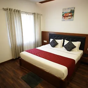 3* Hotel Four N Square Residency